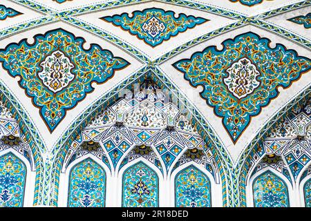 Ancienne mosaïque orientale ornement de mur de l'ancien palais à Boukhara. Ouzbékistan.. Gros plan Banque D'Images