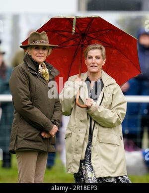 La duchesse d'Édimbourg (à droite) les montres concurrentes défilent dans la course de la robe de fantaisie pour handicapés dans l'arène Copper Horse lors du Royal Windsor Horse Show à Windsor Castle, Berkshire. Date de la photo: Vendredi 12 mai 2023. Banque D'Images