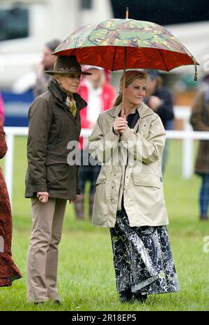 La duchesse d'Édimbourg (à droite) les montres concurrentes défilent dans la course de la robe de fantaisie pour handicapés dans l'arène Copper Horse lors du Royal Windsor Horse Show à Windsor Castle, Berkshire. Date de la photo: Vendredi 12 mai 2023. Banque D'Images