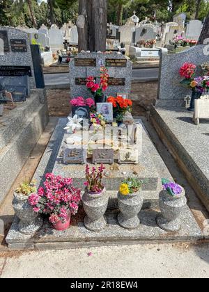 Sète, France - 04 23 2023 : vue sur la tombe de George Brassens dans le cimetière du Py Banque D'Images