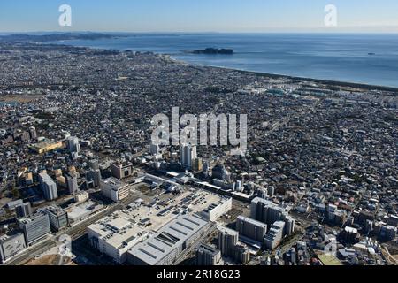 Station de Tsujido prise de vue aérienne du côté nord-ouest en direction d'Enoshima Banque D'Images