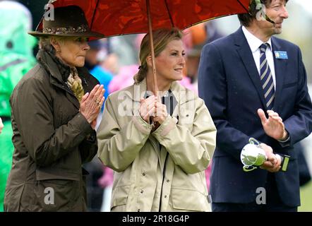 La duchesse d'Édimbourg (au centre) montre les concurrents défilent dans la course de la robe de fantaisie pour handicapés dans l'arène Copper Horse lors du Royal Windsor Horse Show à Windsor Castle, Berkshire. Date de la photo: Vendredi 12 mai 2023. Banque D'Images