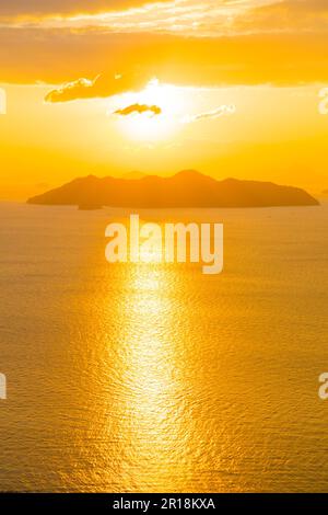 Lever de soleil sur la mer intérieure de Seuto Banque D'Images