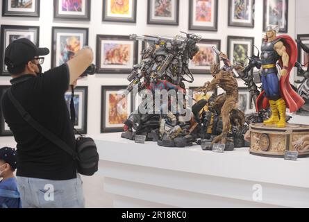 12 mai 2023, Kuningan, Jakarta, Indonésie : des centaines de personnages d'action de divers personnages, la « Galerie des héros de 4 », ont été exposés au centre commercial de l'avenue Lotte, Jakarta, sur 12 mai 2023. Les statues 4 Heroes Gallery les statues ne sont pas des jouets ou des personnages d'action, ils sont juste une collection d'œuvres d'art qui fonctionnent comme la décoration et l'exposition et ne sont pas produits en masse, Mais en quantités limitées, ce qui en fait des articles d'investissement uniques et ont une valeur de vente élevée, l'exposition autour de la collection de statues de 500 est divisée en 5 sections, à savoir: Jeu et animation, DC, Marvel, Horror an Banque D'Images