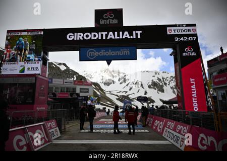 Capua, Italie. 12th mai 2023. L'illustration montre la fin de la septième étape de la course cycliste Giro d'Italia 2023, de Capua à Gran Sasso d'Italia (218km), en Italie, vendredi 12 mai 2023. Le Giro 2023 a lieu du 06 au 28 mai 2023. BELGA PHOTO JASPER JACOBS crédit: Belga News Agency/Alay Live News Banque D'Images