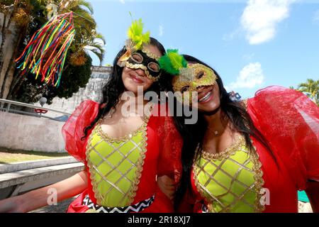 salvador, bahia, brésil - 1 janvier 2023 : les enfants s'amusent à Pelourinho pendant le carnaval dans la ville de Salvador. Banque D'Images