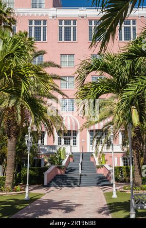 St. Pete Beach, FL, US-23 avril 2023 : l'hôtel historique Don Cesar connu sous le nom de Palais rose de St. Pete Beach qui a ouvert ses portes en 1928. Banque D'Images