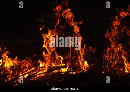 texture de flamme de flamme de flamme de flamme de flamme de flamme abstrait pour le fond de la bannière. Concept de particules, de flambeau, de flamme et de lumière. Arrière-plan de feu Banque D'Images