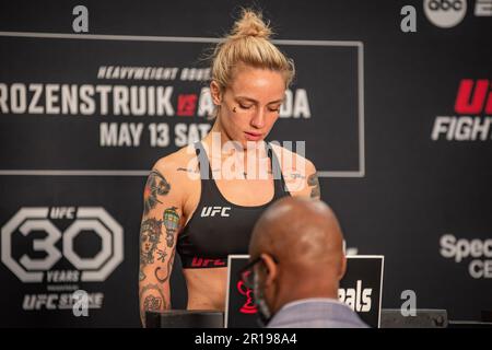 Charlotte, Caroline du Nord, États-Unis. 12th mai 2023. CHARLOTTE, CAROLINE DU NORD - 12 mai: Jessica-Rose Clark pèse à 135,5lb ans avant son combat à la nuit de combat de l'UFC: Rozenstruik vs Almeida on 12 mai 2023 au Spectrum Center de Charlotte, Caroline du Nord, États-Unis. (Credit image: © Matt Davies/PX Imagens via ZUMA Press Wire) USAGE ÉDITORIAL SEULEMENT! Non destiné À un usage commercial ! Banque D'Images