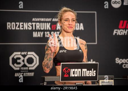 Charlotte, Caroline du Nord, États-Unis. 12th mai 2023. CHARLOTTE, CAROLINE DU NORD - 12 mai: Jessica-Rose Clark pèse à 135,5lb ans avant son combat à la nuit de combat de l'UFC: Rozenstruik vs Almeida on 12 mai 2023 au Spectrum Center de Charlotte, Caroline du Nord, États-Unis. (Credit image: © Matt Davies/PX Imagens via ZUMA Press Wire) USAGE ÉDITORIAL SEULEMENT! Non destiné À un usage commercial ! Banque D'Images