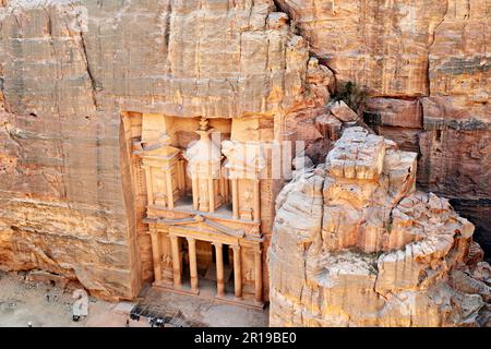 Jordanie. Petra ville archéologique. Al Khazneh (le Trésor). Vue grand angle Banque D'Images