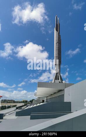 Luanda Angola - 03 24 2023: Vue extérieure au Mémorial en l'honneur du Docteur António Agostinho Neto, premier président de l'Angola et libérateur de l'an Banque D'Images