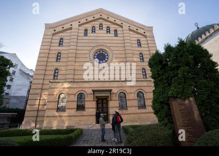 Budapest, Hongrie - 25 novembre 2022 : façade arrière de la grande synagogue de Budapest, Hongrie. Banque D'Images