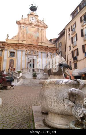 Mondovì, Piémont, Italie-06/15/2005-l'église de San Pietro e Paolo. Banque D'Images