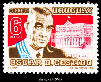 MOSCOU, RUSSIE - 08 AVRIL 2023 : le timbre-poste imprimé en Uruguay montre Oscar Diego Gestido (1901-1967), Président Gestido, 1st Death Anniversary seri Banque D'Images