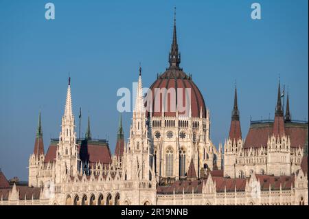 Bâtiment du Parlement hongrois sur les rives du Danube à Budapest, Hongrie Banque D'Images