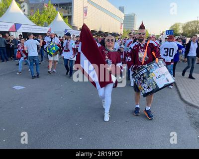 Riga, Lettonie. 12th mai 2023. Les fans lettons sur la voie du match Lettonie vs Canada crédit: Alexander Welscher/dpa/Alamy Live News Banque D'Images