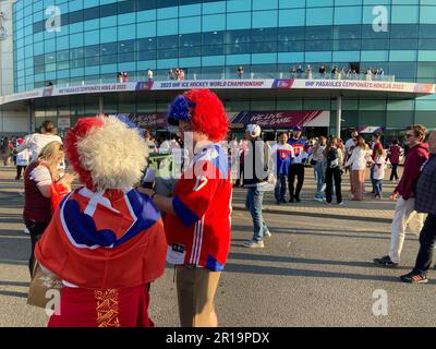 Riga, Lettonie. 12th mai 2023. Slovak fans en face de l'Arena Riga crédit: Alexander Welscher/dpa/Alay Live News Banque D'Images