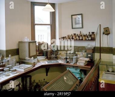 Le scientifique écossais Alexander Fleming a fait une découverte révolutionnaire qui changerait à jamais le cours de la médecine. En travaillant à St. Hos de Mary Banque D'Images