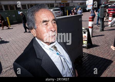 Seattle, États-Unis. 3rd mai 2023. Une personne visitant le marché de Pike place. Banque D'Images