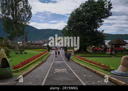 L'entrée principale de Pura Ulun Danu Beratan ( Pura Bratan ) qui est un important temple hindou Shaivite à Bali sur les rives du lac Bratan Banque D'Images