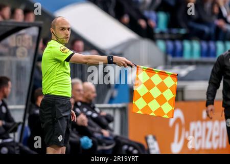 Den Bosch, pays-Bas. 12th mai 2023. DEN Bosch, PAYS-BAS - MAI 12: arbitre adjoint Nils van Kampen pendant le match Keuken Kampioen Divisiie entre le FC Den Bosch et le FC Almere City au Stadion de Vliert on 12 mai 2023 à Den Bosch, pays-Bas (photo de Ben gal/ Orange Pictures) crédit: Orange pics BV/Alay Live News Banque D'Images