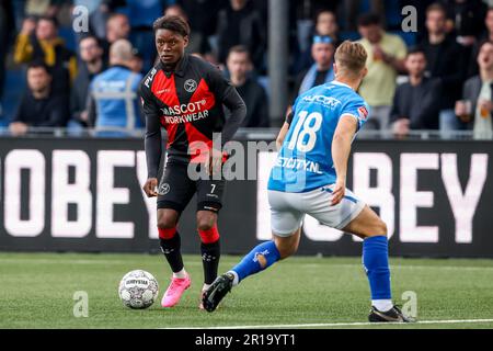 Den Bosch, pays-Bas. 12th mai 2023. DEN Bosch, PAYS-BAS - MAI 12 : Anthony Limbombe du FC Almere contrôle le ballon lors du match Keuken Kampioen Divie entre le FC Den Bosch et le FC Almere City au Stadion de Vliert on 12 mai 2023 à Den Bosch, pays-Bas (photo de Ben gal/ Orange Pictures) crédit : Orange pics BV/Alay Live News Banque D'Images