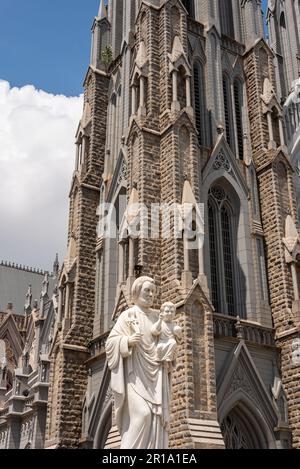 St. Philomena's Church Mysore Karnataka Inde septembre 1 2022 façade extérieure du néo gothique et mondialement célèbre St. Eglise de Philomena à Mysuru Banque D'Images