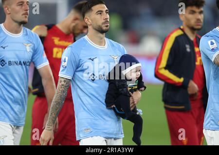 Rome, . 12th mai 2023. Rome, Italie 12.05.2023: Mattia Zaccagni (Latium) avec son fils avant le match de football de championnat de la série Tim 2022/2023, jour 35, entre SS LAZIO VS LECCE au stade olympique de Rome, Italie. Crédit : Agence photo indépendante/Alamy Live News Banque D'Images