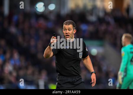 Peterborough, Royaume-Uni. 12th mai 2023. Arbitre Anthony Backhouse (arbitre de match) points pendant la Sky Bet League 1 jouer demi finale 1st jambe entre Peterborough et Sheffield mercredi à London Road, Peterborough le vendredi 12th mai 2023. (Photo : Kevin Hodgson | ACTUALITÉS MI) crédit : ACTUALITÉS MI et sport /Actualités Alay Live Banque D'Images