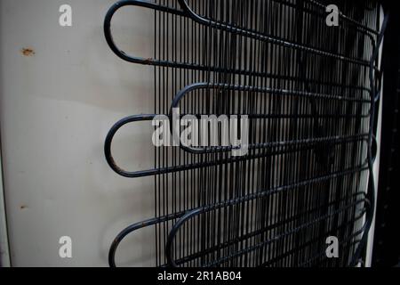 Le paysage du double serpentin de condenseur du réfrigérateur ou de l'arrière du réfrigérateur ou du réfrigérateur. Banque D'Images