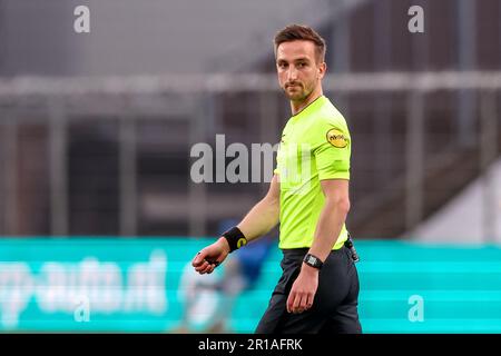 Den Bosch, pays-Bas. 12th mai 2023. DEN Bosch, PAYS-BAS - MAI 12: L'arbitre Luuk Timmer regarde pendant le match Keuken Kampioen Divisiie entre le FC Den Bosch et le FC Almere City au Stadion de Vliert on 12 mai 2023 à Den Bosch, pays-Bas (photo de Ben gal/ Orange Pictures) crédit: Orange pics BV/Alay Live News Banque D'Images