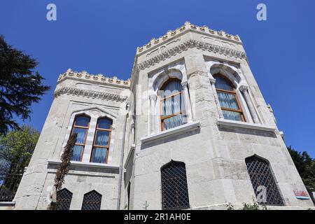 02-05 -2023 Istanbul-Turquie : place Beyazit et Université d'Istanbul pendant le couvre-feu Banque D'Images