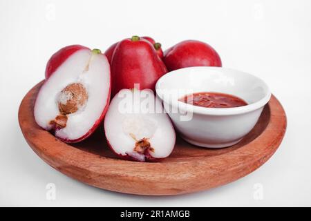 Pommes Rose isolé sur fond blanc Banque D'Images