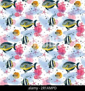 Motif sans couture. Poissons tropicaux aux couleurs vives, étoiles roses, coraux et taches bleues, dessinés à la main en aquarelle sur fond blanc. Convient pour pr Banque D'Images