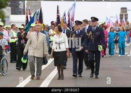 Marie Bashir, gouverneur de Nouvelle-Galles du Sud, participe aux célébrations du 75th anniversaire du pont du port de Sydney, ainsi qu'aux 200 000 siders de Sydney qui ont également participé à une promenade sur le pont pour marquer cet anniversaire. Sydney, Australie. 18.03.2007. Banque D'Images