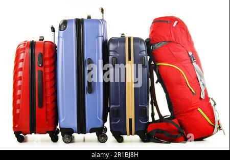 Assurance composé de grosses valises et sac à dos isolated on white Banque D'Images