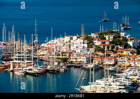 Vue sur le port de Marmaris sur la Riviera turque Banque D'Images