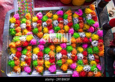 Décoration bangladeshi traditionnelle garniture colorée masala kasuri paan ou feuille de bétel Banque D'Images