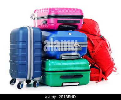 Assurance composé de grosses valises et sacs à dos isolated on white Banque D'Images