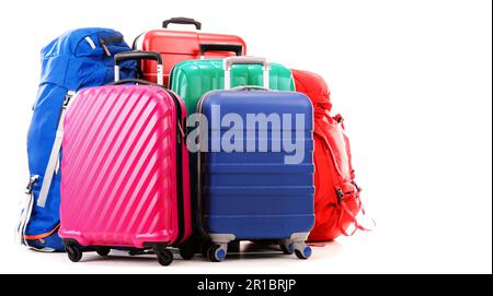 Assurance composé de grosses valises et sacs à dos isolated on white Banque D'Images