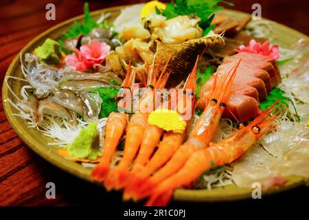 Assortiment de fruits de mer frais et délicieux sashimi Banque D'Images