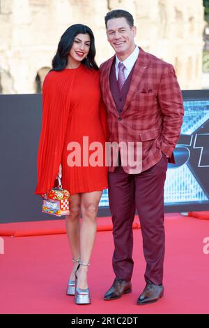 L'acteur John Cena avec sa femme Shay Shariatzadeh assiste à l'événement de tapis rouge pour LE FAST X au Colisée, temple de Vénus de Rome sur 24 mai 2023, à Rome, IT Banque D'Images