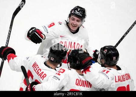 Riga, Lettonie. 12th mai 2023. Les joueurs canadiens célèbrent la victoire lors du match du groupe B entre la Lettonie et le Canada au Championnat du monde de hockey sur glace 2023 de l'IIHF à Riga, en Lettonie, au 12 mai 2023. Crédit: Edijs Palens/Xinhua/Alamy Live News Banque D'Images