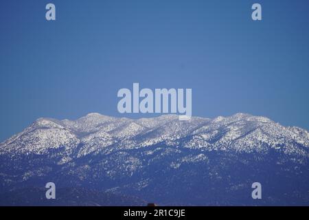 Montagne enneigée dans le sud de la Californie Banque D'Images