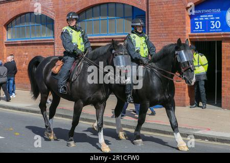 Glasgow, Royaume-Uni. 13th mai 2023. Lors du dernier match de la saison, les fans et la police des Rangers se préparent pour le match. Par accord, aucun fan celte ne sera autorisé dans le sol. Crédit : Findlay/Alay Live News Banque D'Images