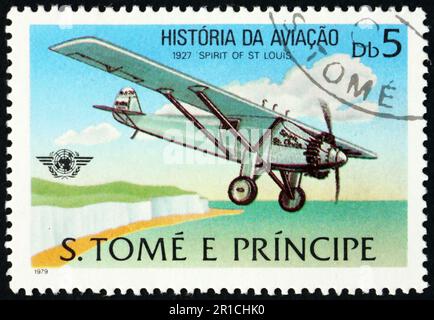 SAO TOMÉ ET PRINIPE - VERS 1983: Un timbre imprimé à Sao Tomé et principe montre Spirit of St. Louis, avion, vers 1983 Banque D'Images