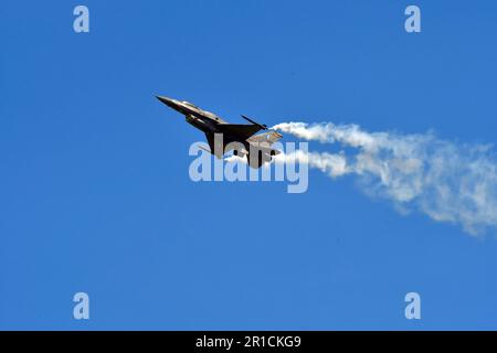 Zeltweg, Autriche - 03 septembre 2022: Spectacle aérien public en Styrie appelé Airpower 22, exposition de vol avec General Dynamics / Lockheed Martin F-16 Fightin Banque D'Images