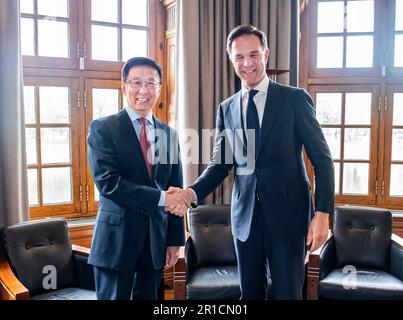 La Haye, pays-Bas. 11th mai 2023. Le vice-président chinois Han Zheng a des entretiens avec le Premier ministre néerlandais Mark Rutte à la Haye, aux pays-Bas, au 11 mai 2023. Sur l'invitation du gouvernement néerlandais, Han s'est rendu aux pays-Bas de mercredi à vendredi. Crédit: Li Tao/Xinhua/Alay Live News Banque D'Images