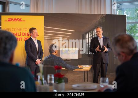 Munich, Allemagne. 10th mai 2023. Matt Davies, Vice-président de l'interaction avec les clients numériques, DHL Global Forwarding, Tim Scharwath, membre du conseil d'administration du groupe Deutsche Post DHL et PDG de DHL Global Forwarding, Freight, lors de la conférence de presse de Deutsche Post DHL on 10 mai 2023 à l'exposition transport Logistic, International Exhibition for Logistics, Mobility, GESTION DE LA CHAÎNE D'APPROVISIONNEMENT ET DE L'INFORMATIQUE, à Munich, en Allemagne. (Photo par Alexander Pohl/Sipa USA) crédit: SIPA USA/Alay Live News Banque D'Images
